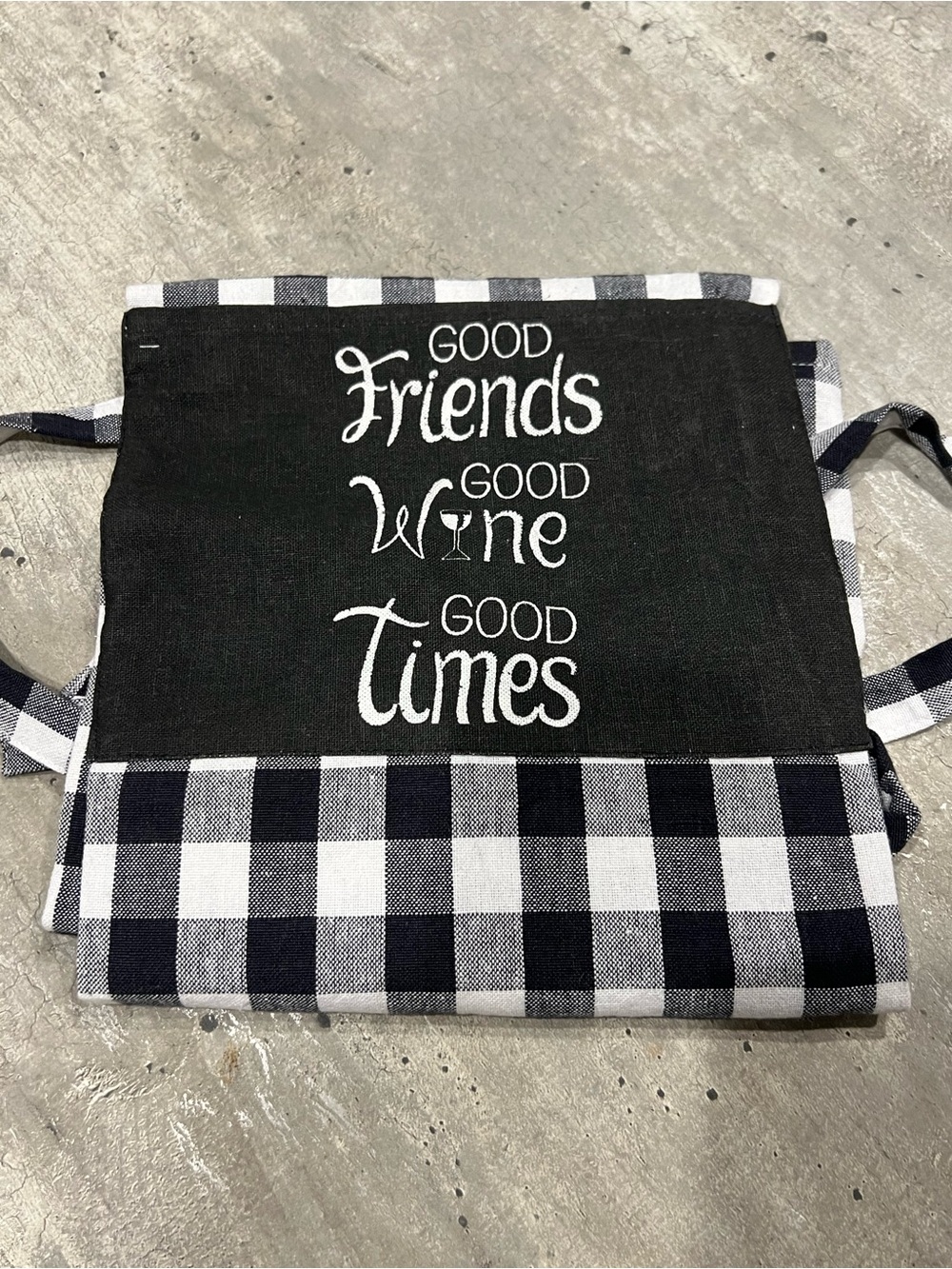 NWT Mabelle Collection Apron wine and friends